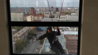 Мытье окон снаружи 