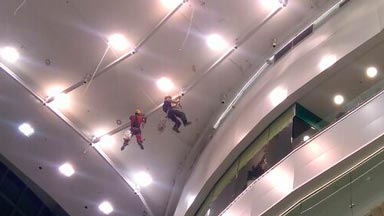 Монтаж декораций в ТЦ